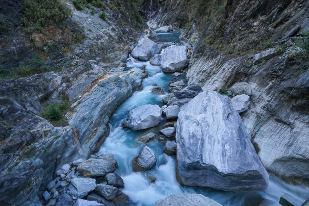 a river flowing between two large rocks in a canyon